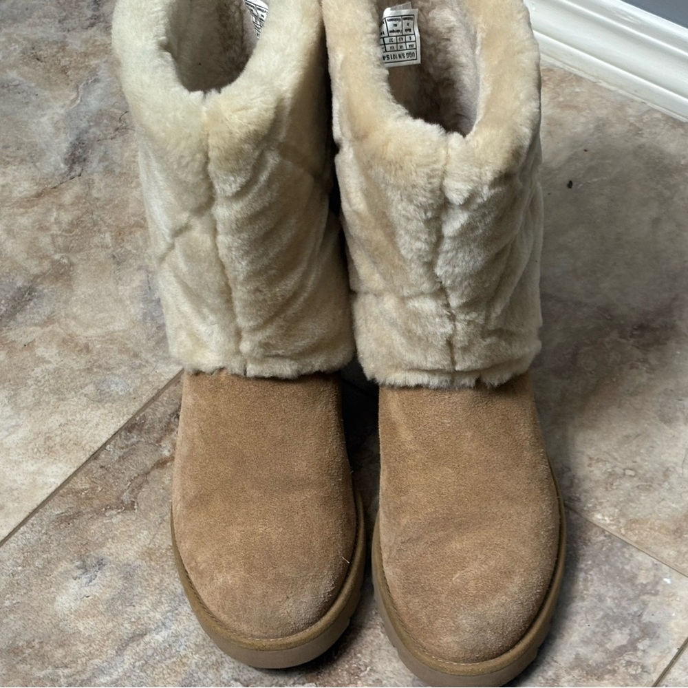 UGG Women’s Shearling Suede Winter Boots Size 6 EU 37 Fold-Over Plush Cuff